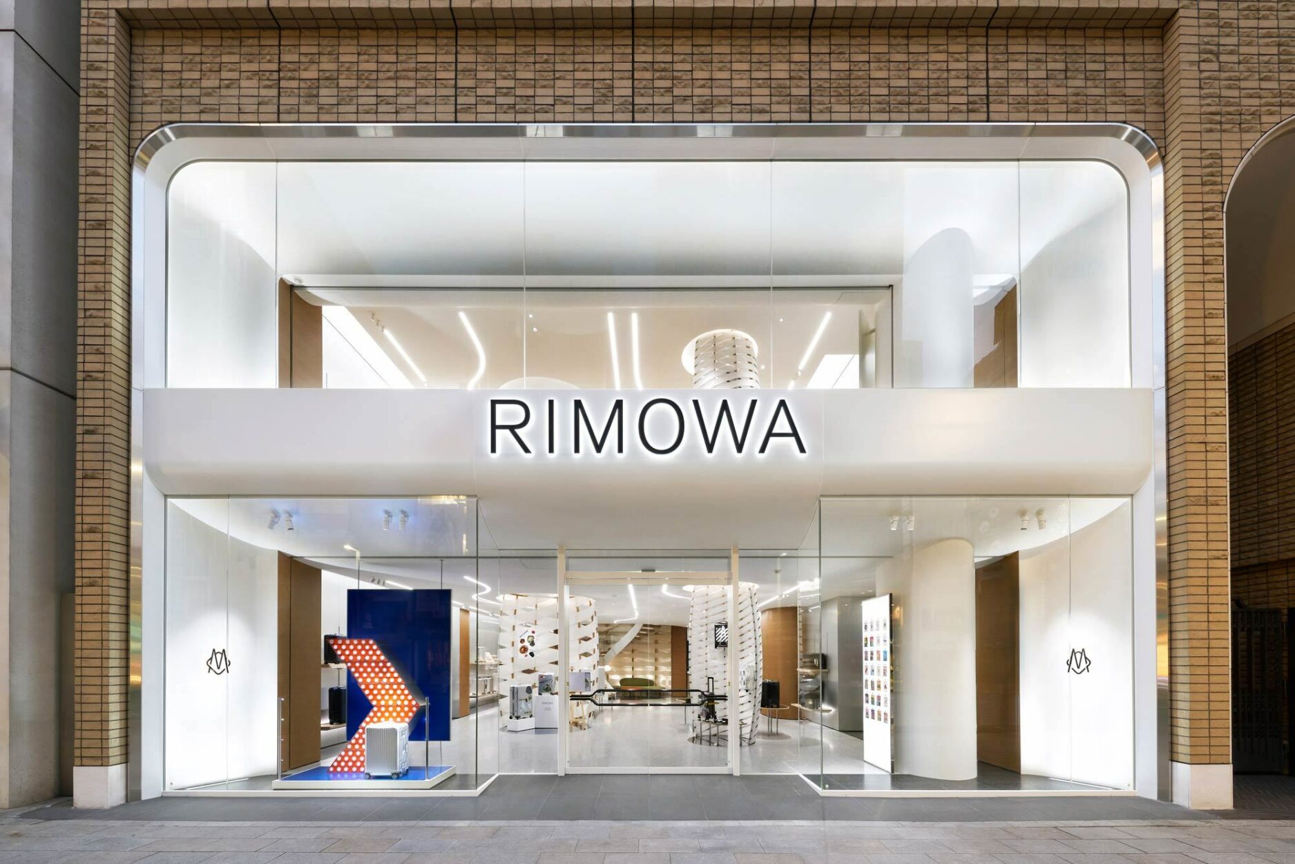 Labvert Rimowa Ginza Daici Ano 01